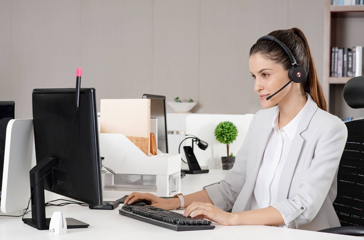 LAST STOCK Yealink WH62 Dual UC DECT Wireless Headset, Busylight On Headset, Leather Ear Cushions, Microsoft Teams & UC Certified,Noise Killer, HD voi - Image 3