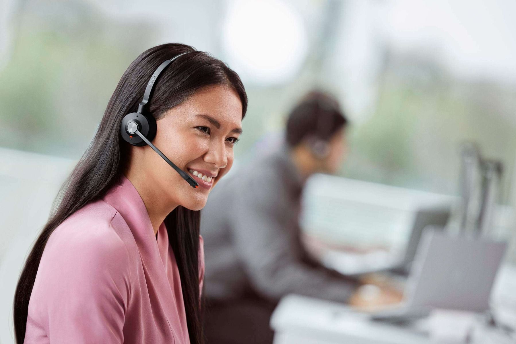 Jabra Engage 55 SE, Mono, Link400c, UC DECT Headset, 150m Wireless Range, Noise Cancelling, Flexible, Portable, Durable, Lightweight, Busylight - Image 4