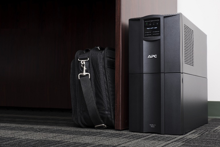 APC Smart-UPS 3000VA/2700W Line Interactive UPS,Tower,230V/16A Input,1x IEC C19 & 8x IEC C13 Outlets,Lead AcidBattery,SmartConnect(power cab not incl) - Image 3
